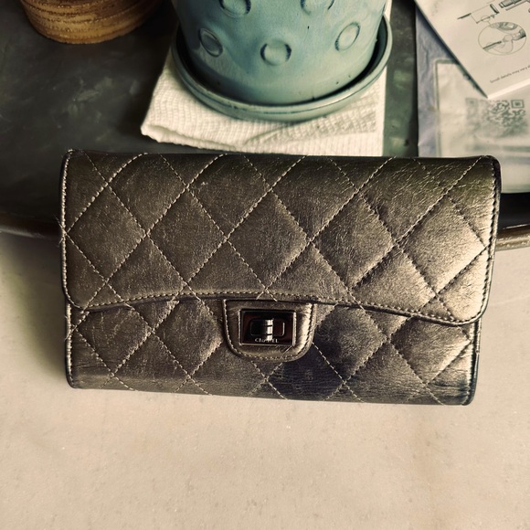 Authentic Chanel Metallic Calfskin Wallet - PRICED to SELL - Picture 4 of 11
